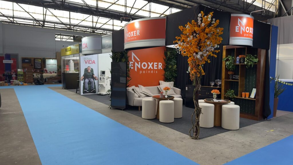 Stand com identidade de marca montado pela Totale na Fersul