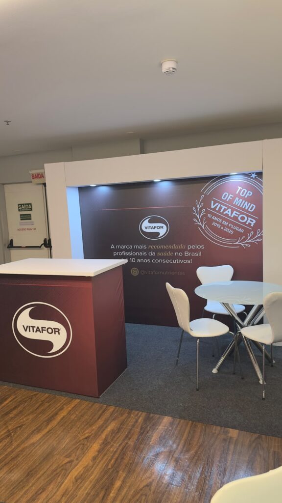 Vista geral de stand montado pela Totale no Meeting Nutrição da Mulher
