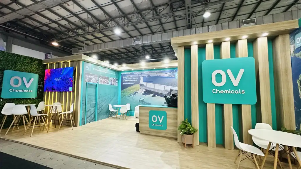 Acabamento e iluminação de stand montado pela Totale na Febratex 2026